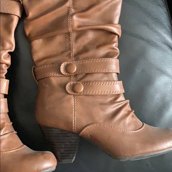 Call it Spring brown button boots - Picture 2 of 6